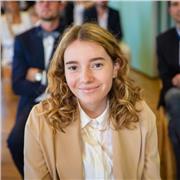 Étudiante en licence d’histoire géographie, propose des cours pour les collégiens pour toute matière sauf les maths